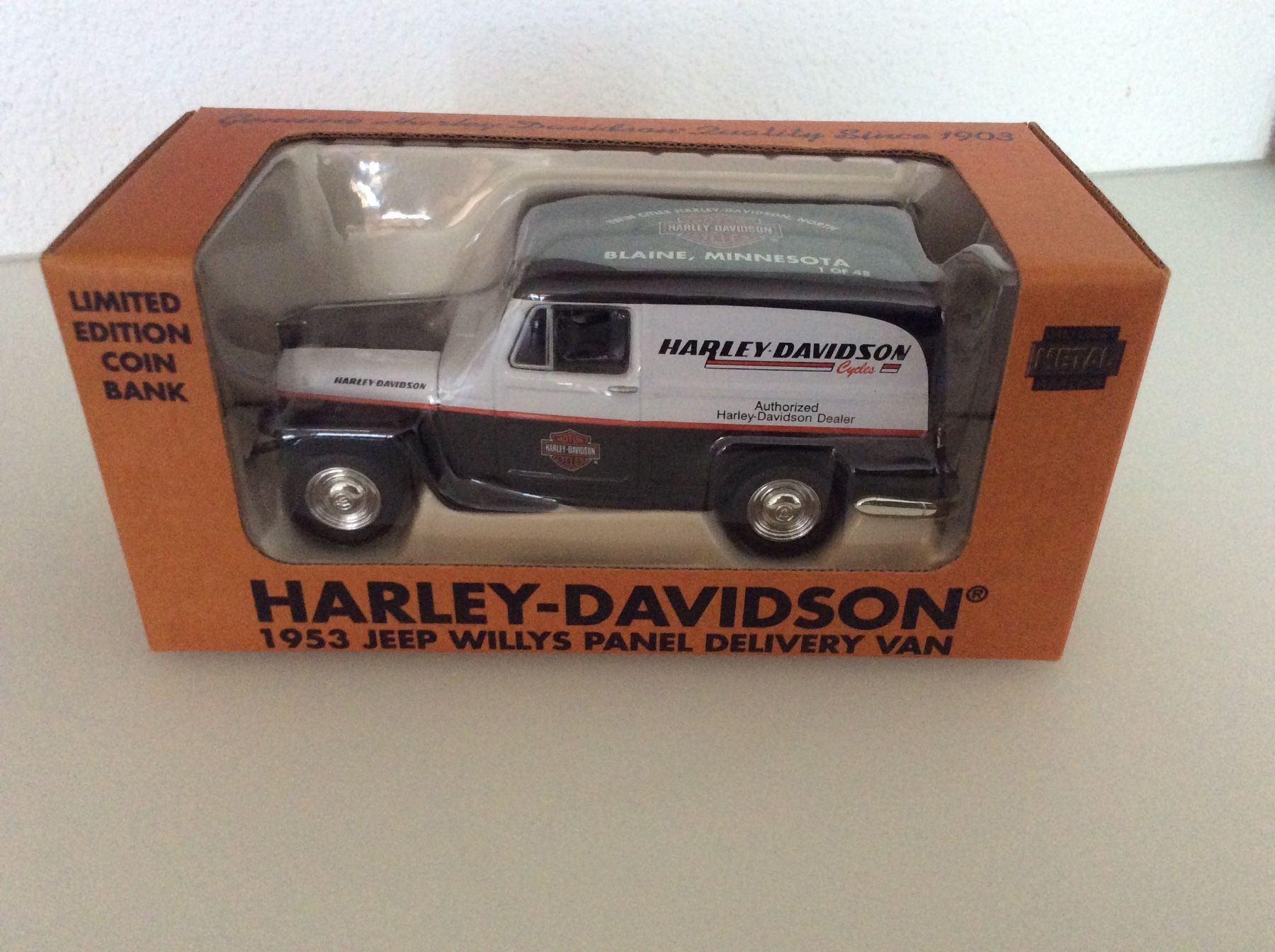 Willys Modellini d'auto: Harley-Davidson Willys Panel Delivery Van – Nuovo e nell'imballaggio originale da Berg TG venduto da Electrolux23 3
