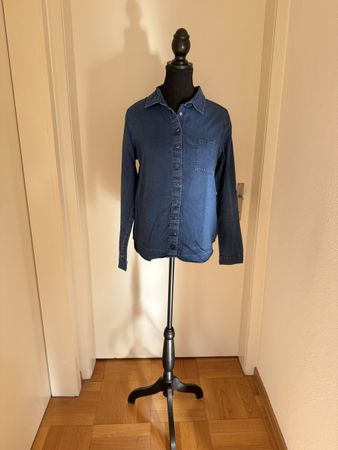 Jeansbluse, Grösse M, Stickerei am Rücken,
