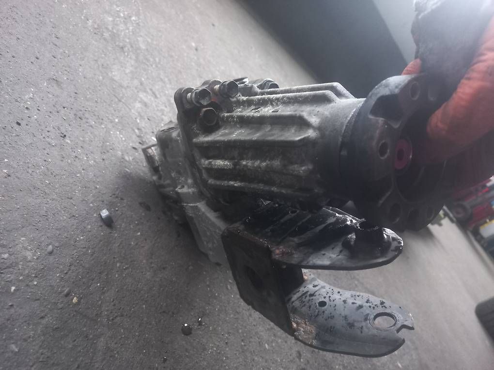 Tutti pezzi di ricambio auto: Vorder getriebe difrantial  – Usato da Egolzwil venduto da nag_g6sx