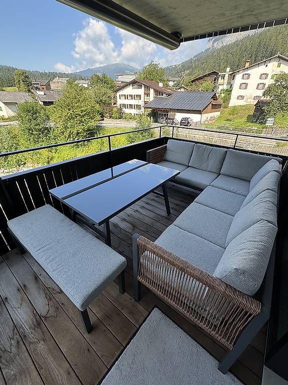 Set di tavolo e panche: Garten/Terrassenlounge – Usato da Trin Mulin venduto da MergimeM 2