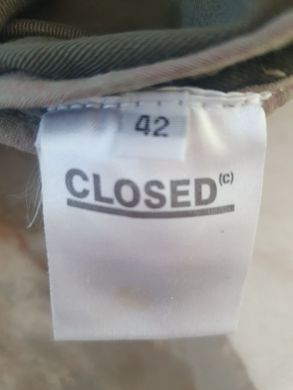 Closed Pantaloni: CLOSED Camouflage 3/4 Hose Gr. 38 – Usato da Horgen venduto da webcaro411 3