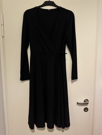 Schwarzes C&A Kleid in Wickeloptik Grösse M