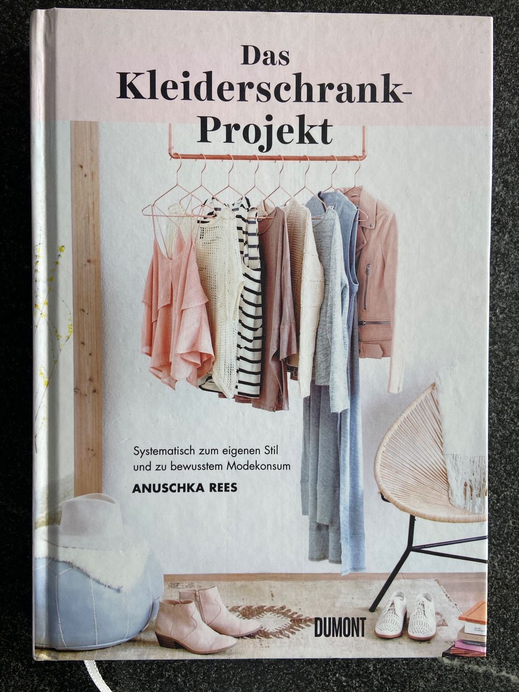 Bücher: Das Kleiderschrankprojekt - Anuschka Rees – Gebraucht aus Schwarzenburg von Aha016