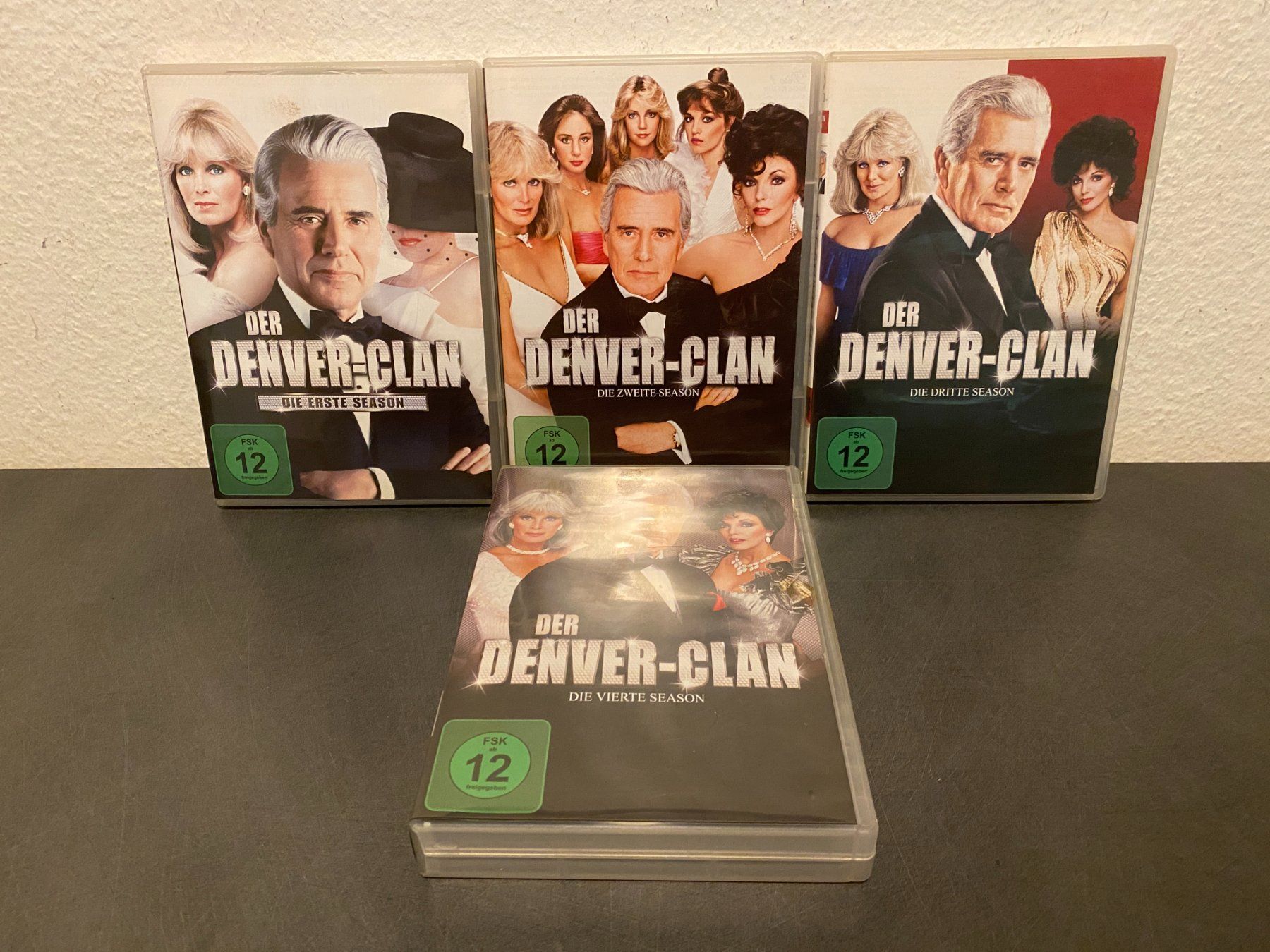 Tutti i DVDs: Der Denver-Clan, Staffel1-4 DVD – Nuovo (secondo la descrizione) da Basel venduto da VinylLover68