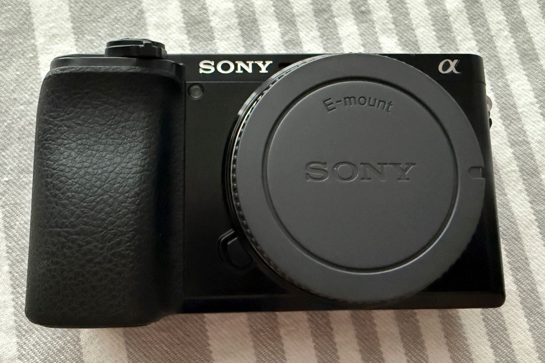 Sony Fotocamera: Sony A6100 Systemkamera – Usato da Meisterschwanden venduto da jpm2000