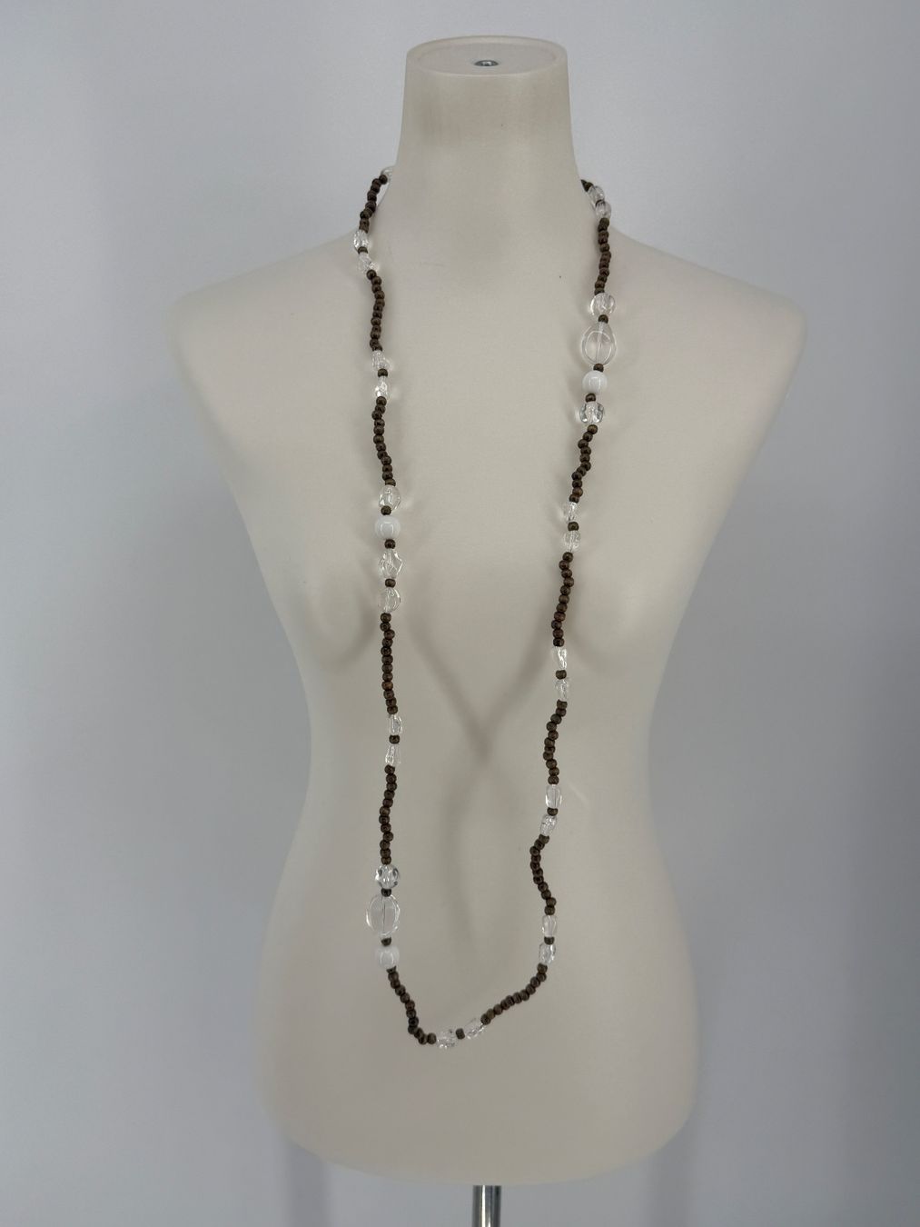 Ketten: Halskette, braun/weiss, Modeschmuck – Gebraucht aus Auenstein von moin. 1