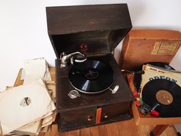 Tischgrammophon 1930er Jahre Neophon mit 31 Shellackplatten