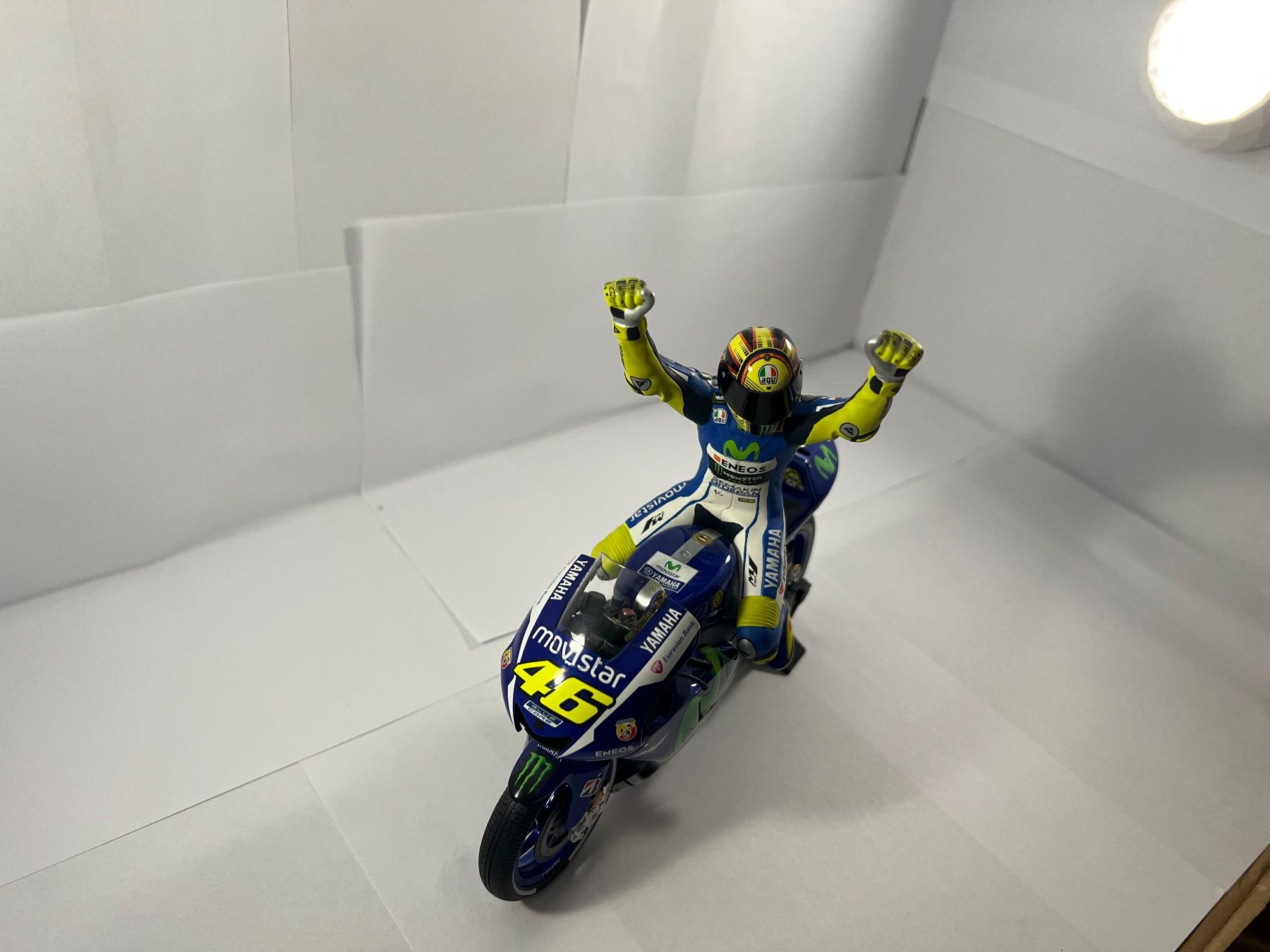 Minichamps Kit di modellismo & Modellini statici: Valentino Rossi Lot 16 – Usato da Sergey venduto da Mascotte00 1