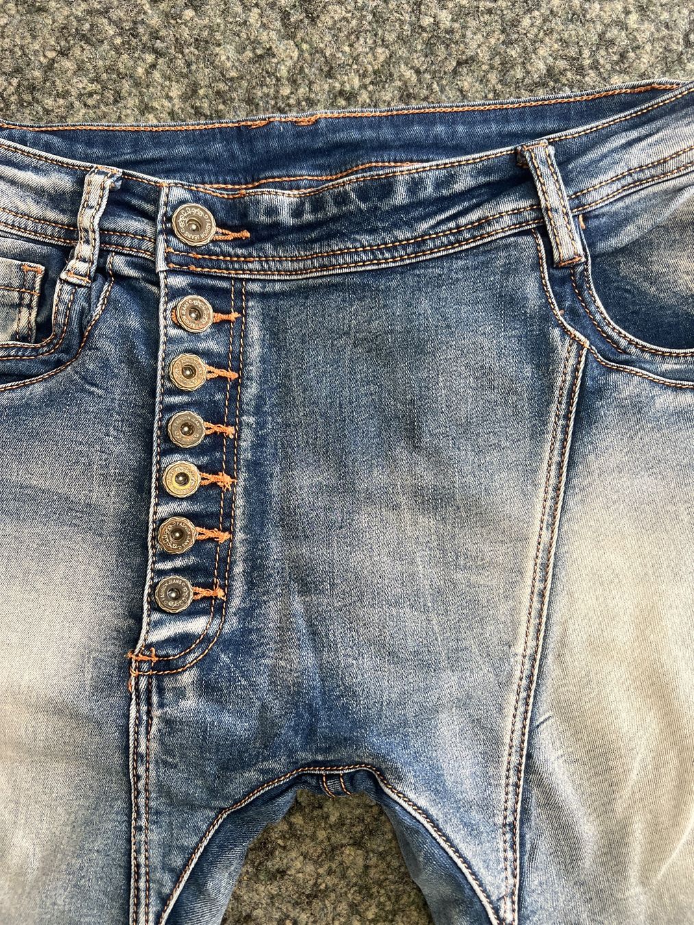 Jeans: Coole Kurze Jeans Hose Gr L – Usato da Oberglatt ZH venduto da ble_75jw 1