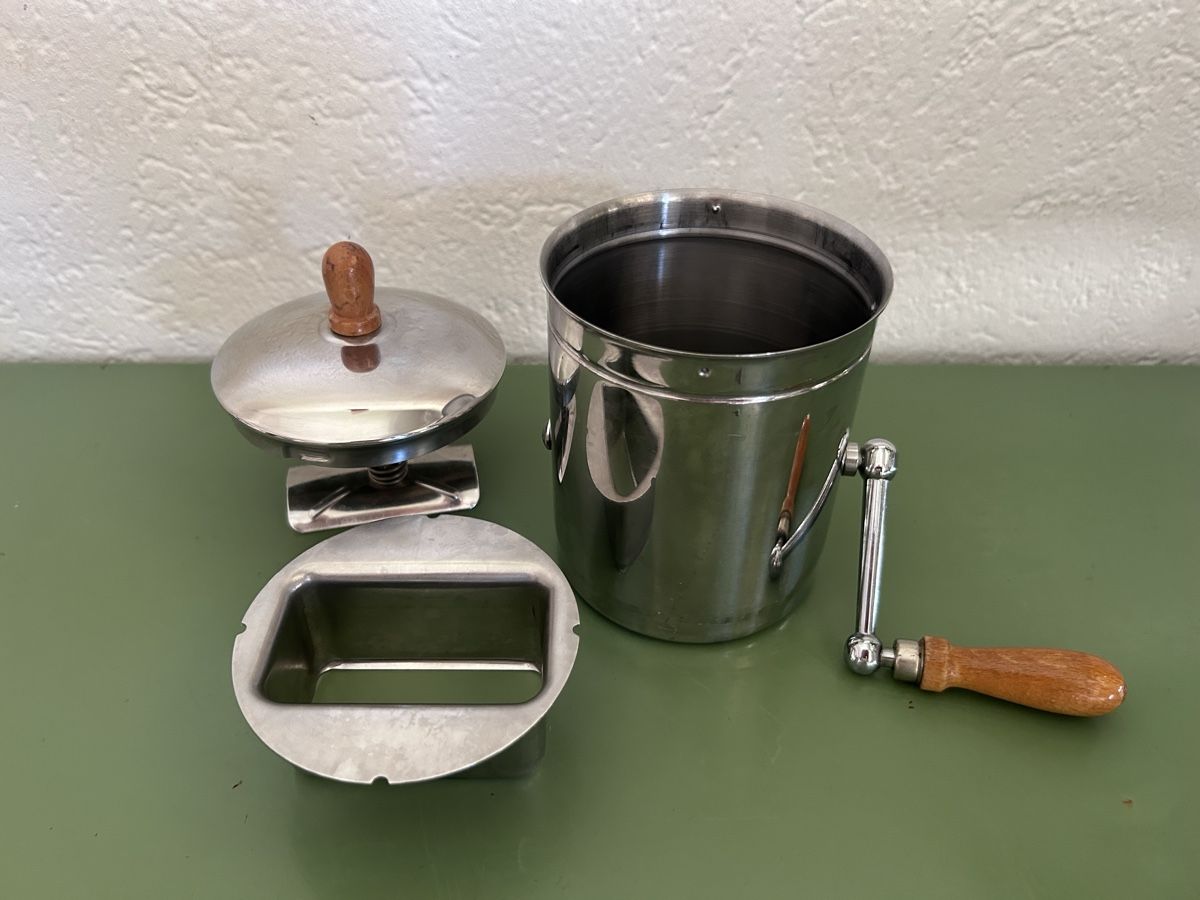 Elettrodomestici da cucina: Käsereibe Reibe Raffel  – Usato da Zürich venduto da ann_9fv5