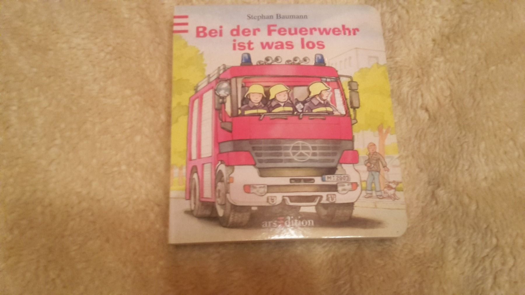 Libri: Buch bei der Feuerwehr ist was los – Nuovo (secondo la descrizione) da Schwarzenburg venduto da Flamingo07