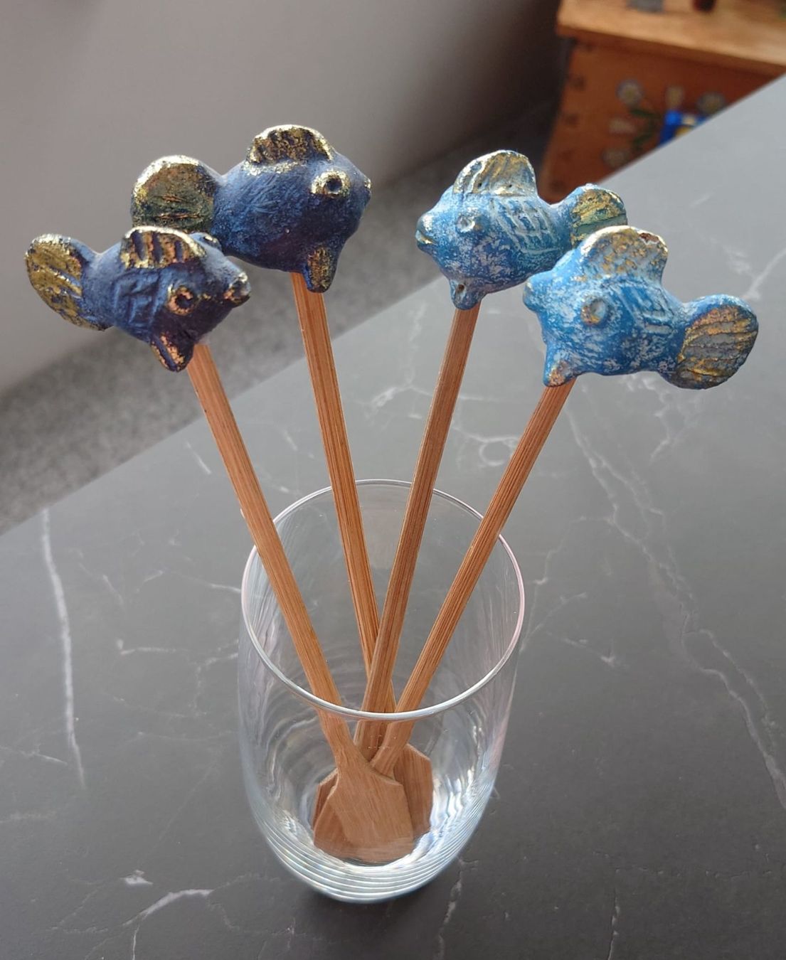 Tutte le decorazioni: 4 lustige Cocktail, Swizzle oder Deko FischStäbchen – Usato da Neuhausen venduto da MonoCeros