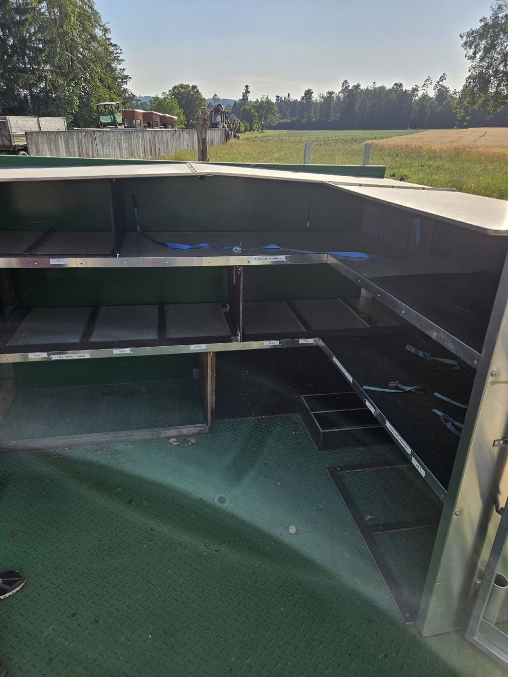 Conteneurs de construction: Abrollpritsche mit Schlauchtrommel – D'occasion à Altikon par FMG678 9