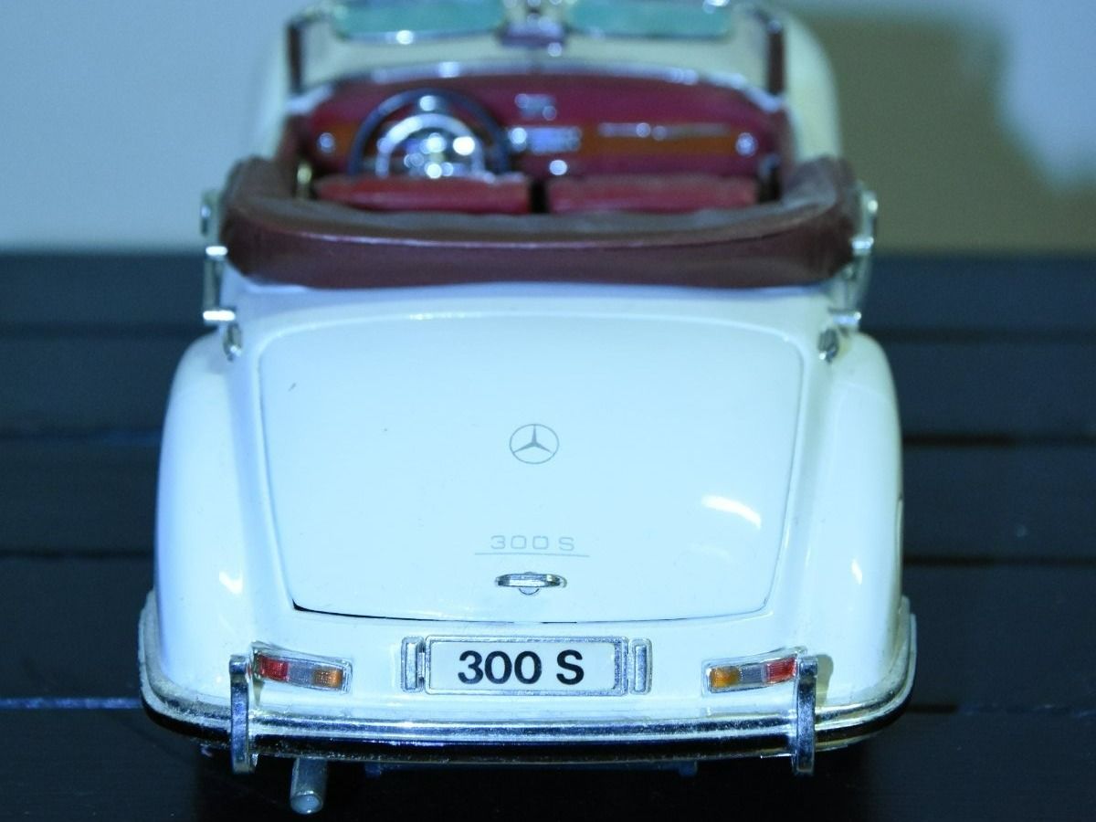 Maisto Modellautos: Modellauto Mercedes-Benz 300 S, Maisto – Gebraucht aus Giswil von Guardia75 7