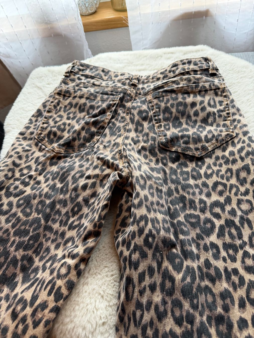 Jeans: Damen Jeans mit Leopardenmuster – Usato da Rümlingen venduto da Secondhand_statt_neu 1