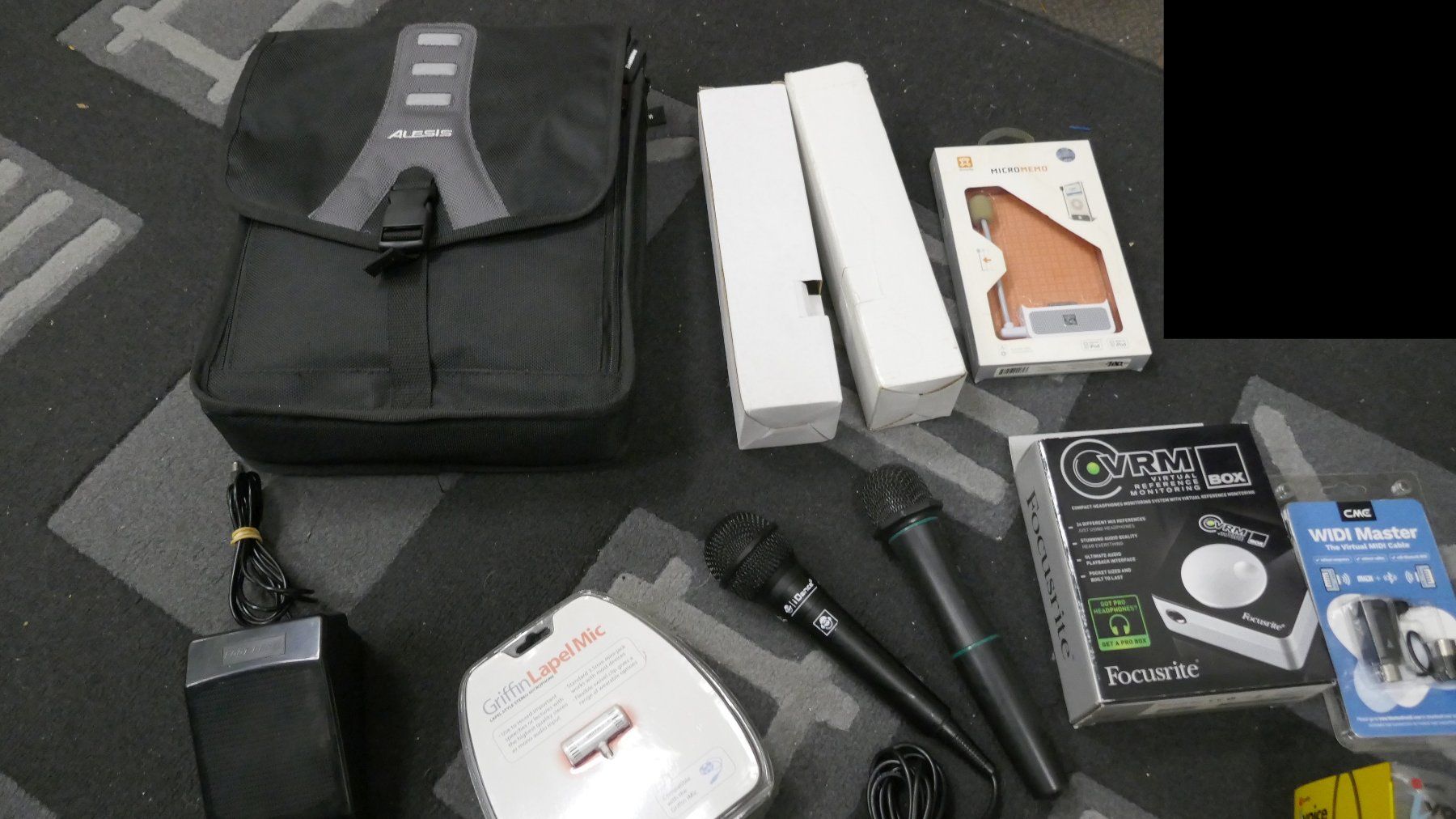 Strumenti musicali: Grosses Studio-Paket (Restposten) – Usato da Wenslingen venduto da FairlightCMI 3