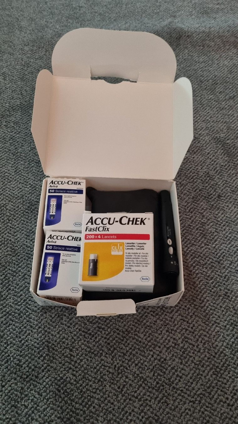 Accu-Chek Attrezzature mediche: Blutzuckermessgerät mit Zubehör – Nuovo (secondo la descrizione) da Bennau venduto da RolandZehnder 3