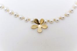 Perlenkette mit Blumenanhänger, Handmade Kette vergoldet