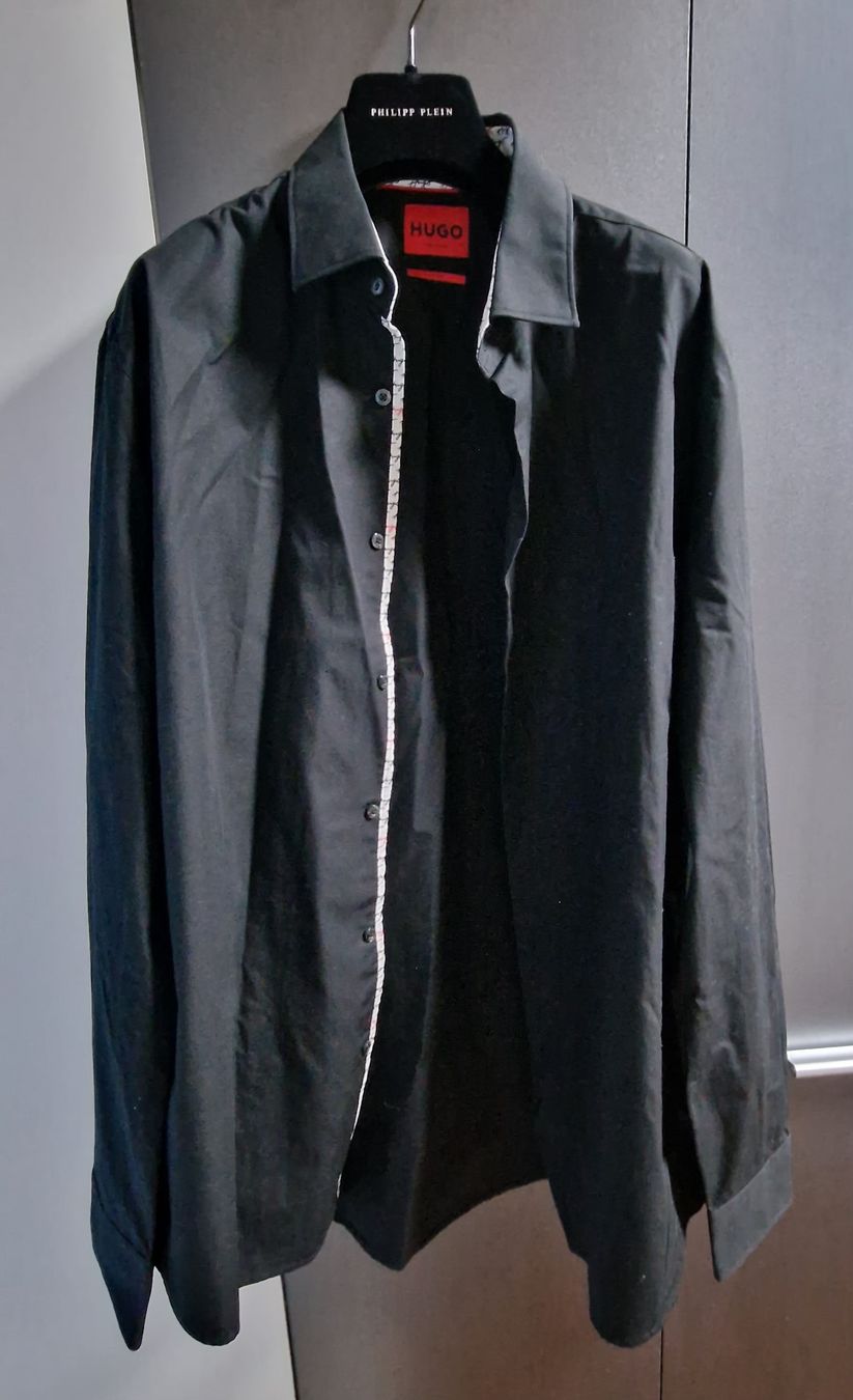 Hugo Boss Camicie: Schwarzes Hugo Boss Hemd Grösse 42 – Nuovo (secondo la descrizione) da Chur venduto da car_5clc