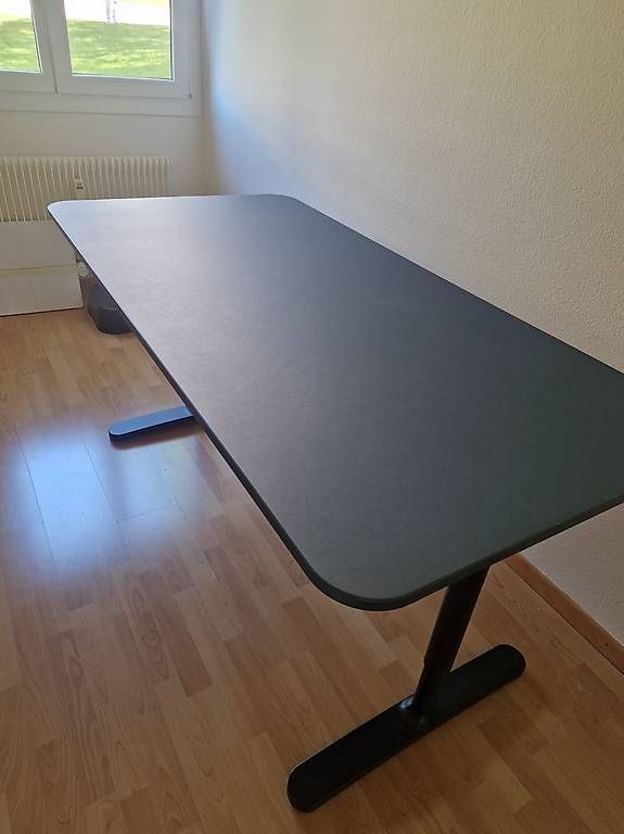 Ikea Scrivanie: Schreibtisch Ikea – Usato da Ostermundigen venduto da ClaOrgana