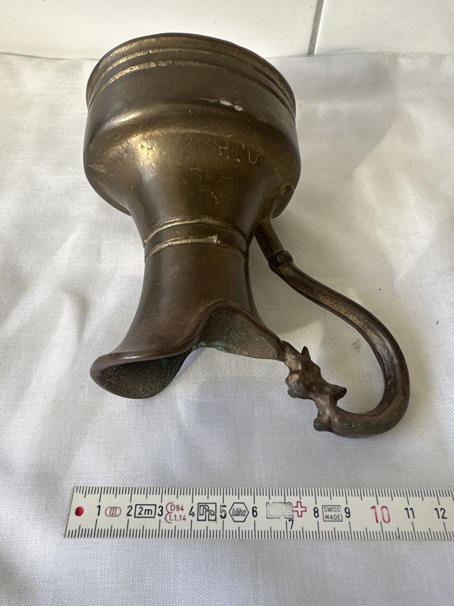 Carafes: Antike Messingkanne mit  Dekor – D'occasion à Zürich par Chaeffeler 3