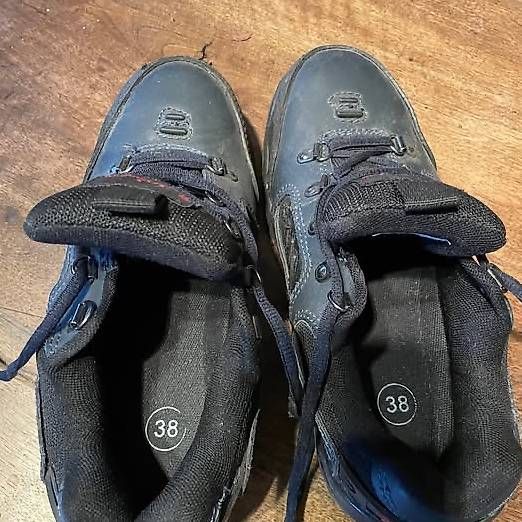 Scarpe da uomo: Chaussures de sécurité – Usato da Porrentruy venduto da 40kg 1