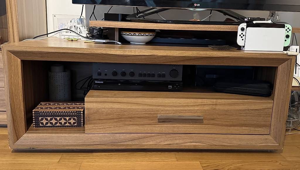 Mobili TV: Meuble TV en bois  à donner – Usato da Gland venduto da fzarur