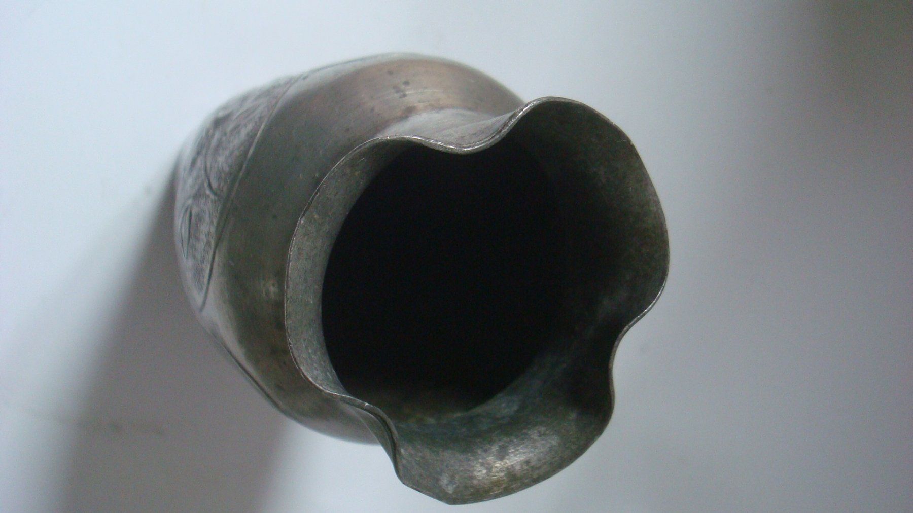 Tutte le decorazioni: Zinn Schälchen und Vase – Usato da Münchenstein venduto da Pesci6 3