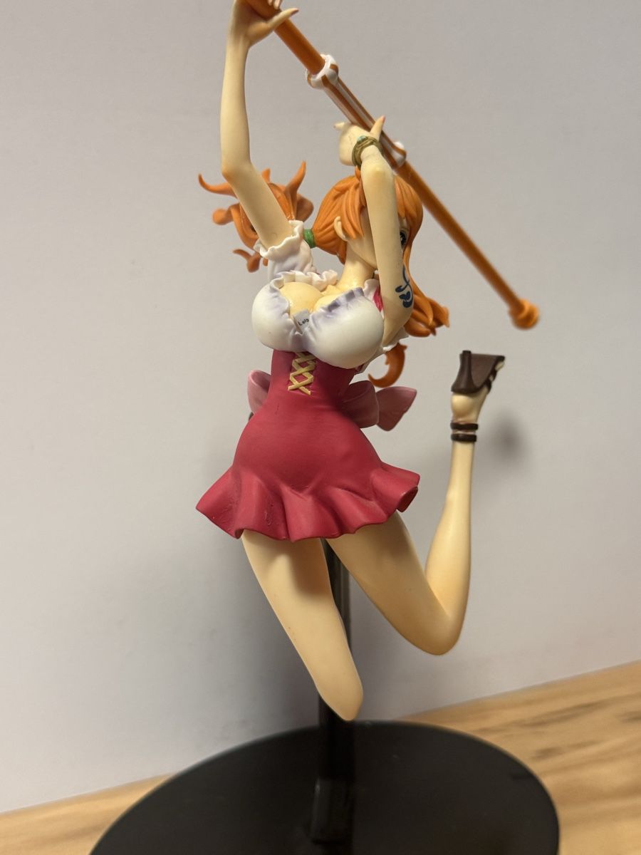 Figurines: Figurine Nami One Piece – D'occasion à Saxon par zkp_kk7n 2