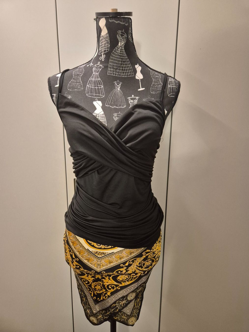 Lotti di vestiti: Neue und gebrauchte Sommertops S/M – Usato da Glattfelden venduto da Jenoptik 8