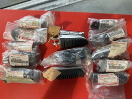 Kawasaki Fussrasten Konvolut – Original & NOS (14 Stück)