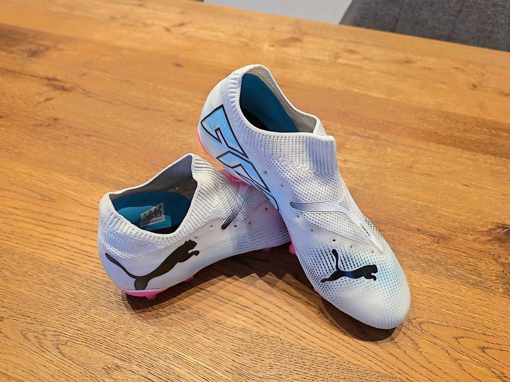 Chaussures hommes: Fussballschuhe Gr 40.5 – D'occasion à DOTTIKON par fabnico