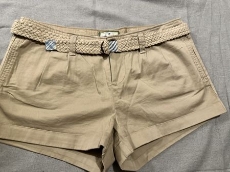 Short American Eagle kaki taille 4 avec ceinture!