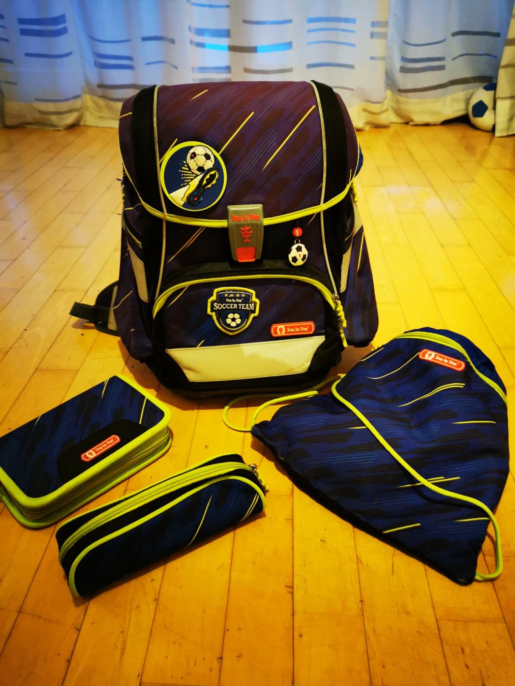 Step by Step Borse & Zaini: Fussball Step by Step Schulrucksack Set – Usato da Bettlach venduto da Tabue6