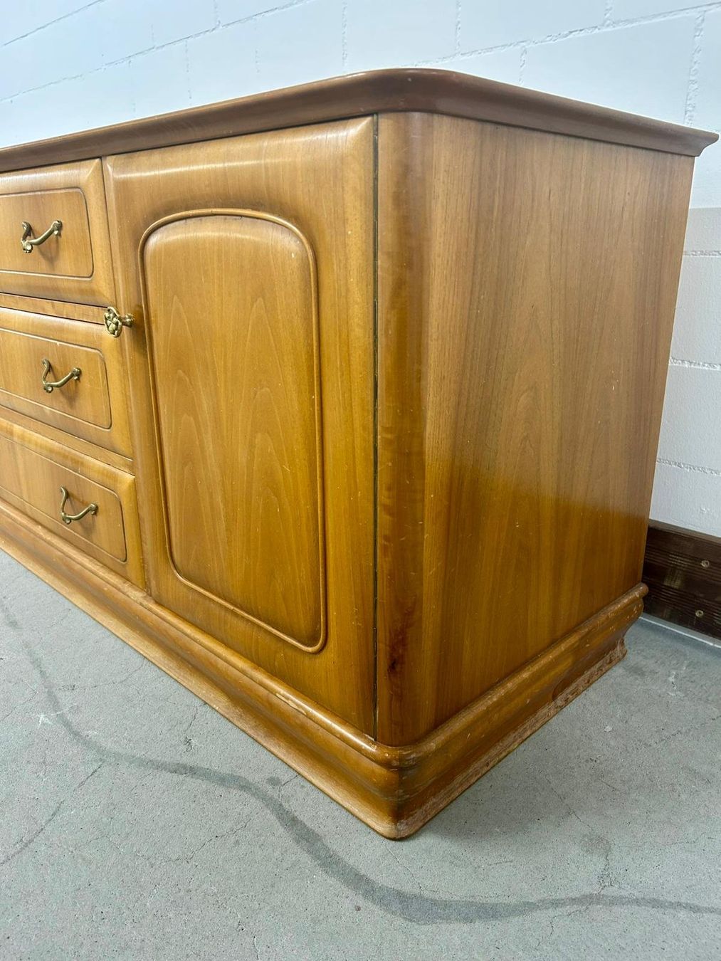 Cassettiere: Retro Sideboard Buffet mit Schubladen Holz Vintage Kommode – Usato da Rickenbach ZH venduto da Der-Insider 1