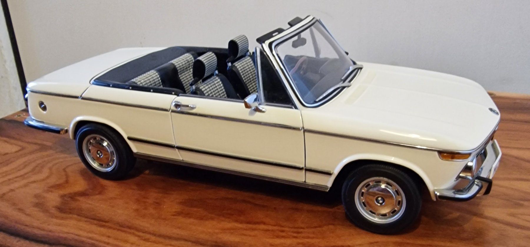 Autoart Modellini d'auto: Autoart 1:18 BMW 2002 Cabriolet – Usato da Rüti b. Büren venduto da tempo50 2