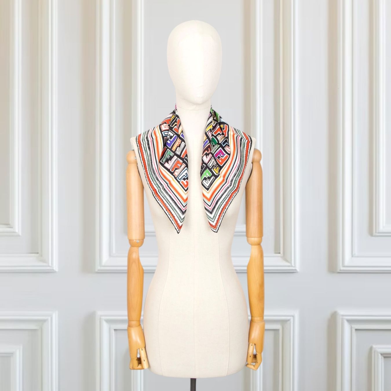 Fendi Foulard & Sciarpe: Fendi Seidentuch multicolor – Usato da Binningen venduto da Designerlabels 4