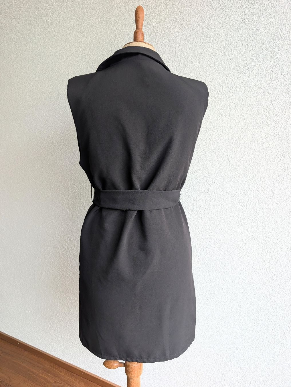 Vestiti: Black Sleeveless Blazer Dress – Usato da Lachen SZ venduto da joa_rf9n 1