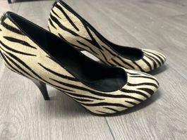 Guess Pumps