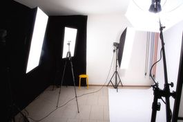 Verkauf von Fotostudio-Anlagen (Lichttechnik, Hintergründe)