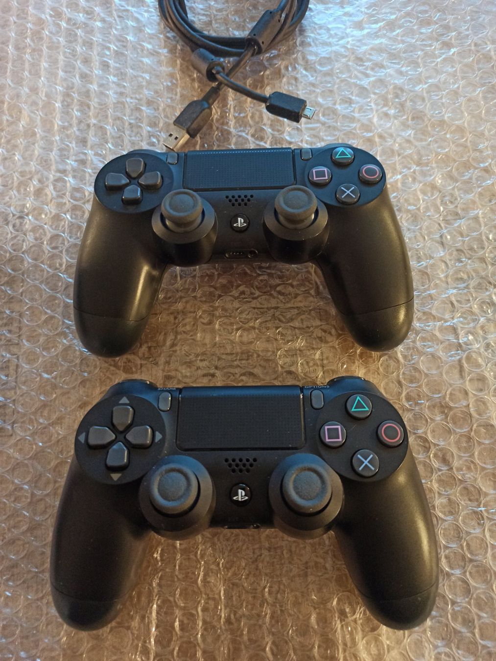 Controller: 2 x Original Controller Sony PS4 Wireless DualShock 4 V2 TOP – Usato da Oberweningen venduto da mar_87mx 1