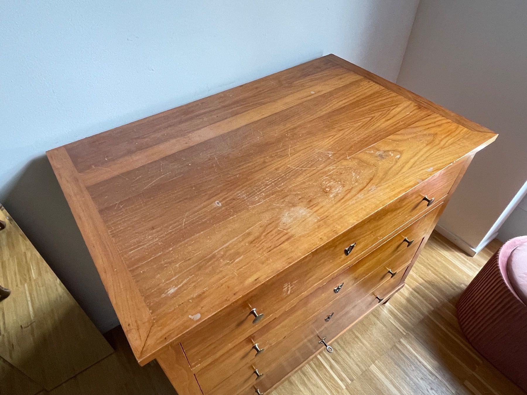 Cassettiere: Gratis Antike Kommode - Massives Holz - 4 Schubladen – Usato da Luzern venduto da woti-shop 4