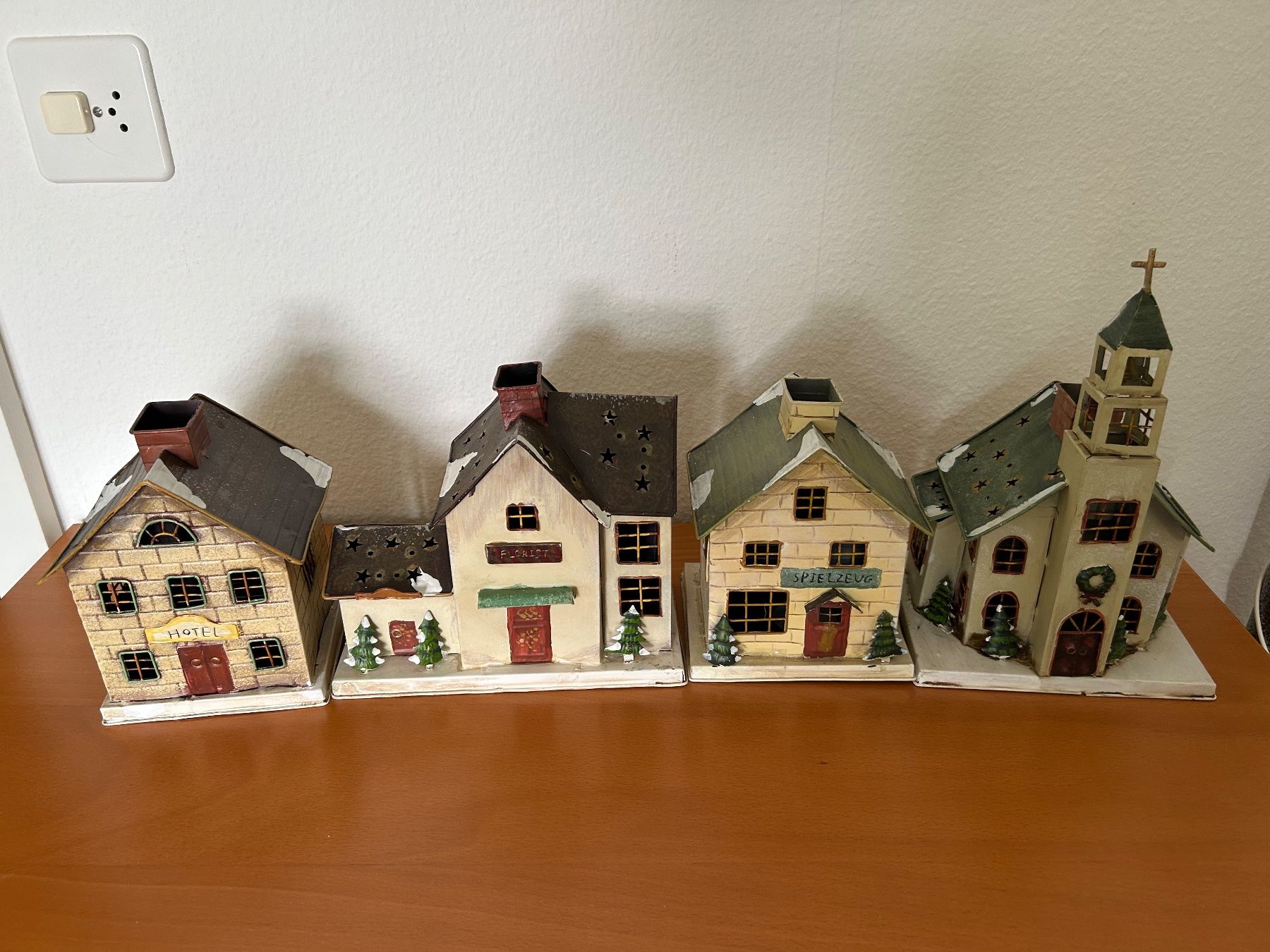 Tutte le decorazioni: altes  Blech Adventsdorf – Usato da Olten venduto da Pablo7 1