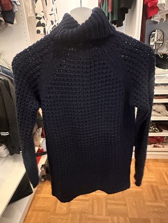Dunkelblauer Strickpullover mit Rollkragen, Grösse M