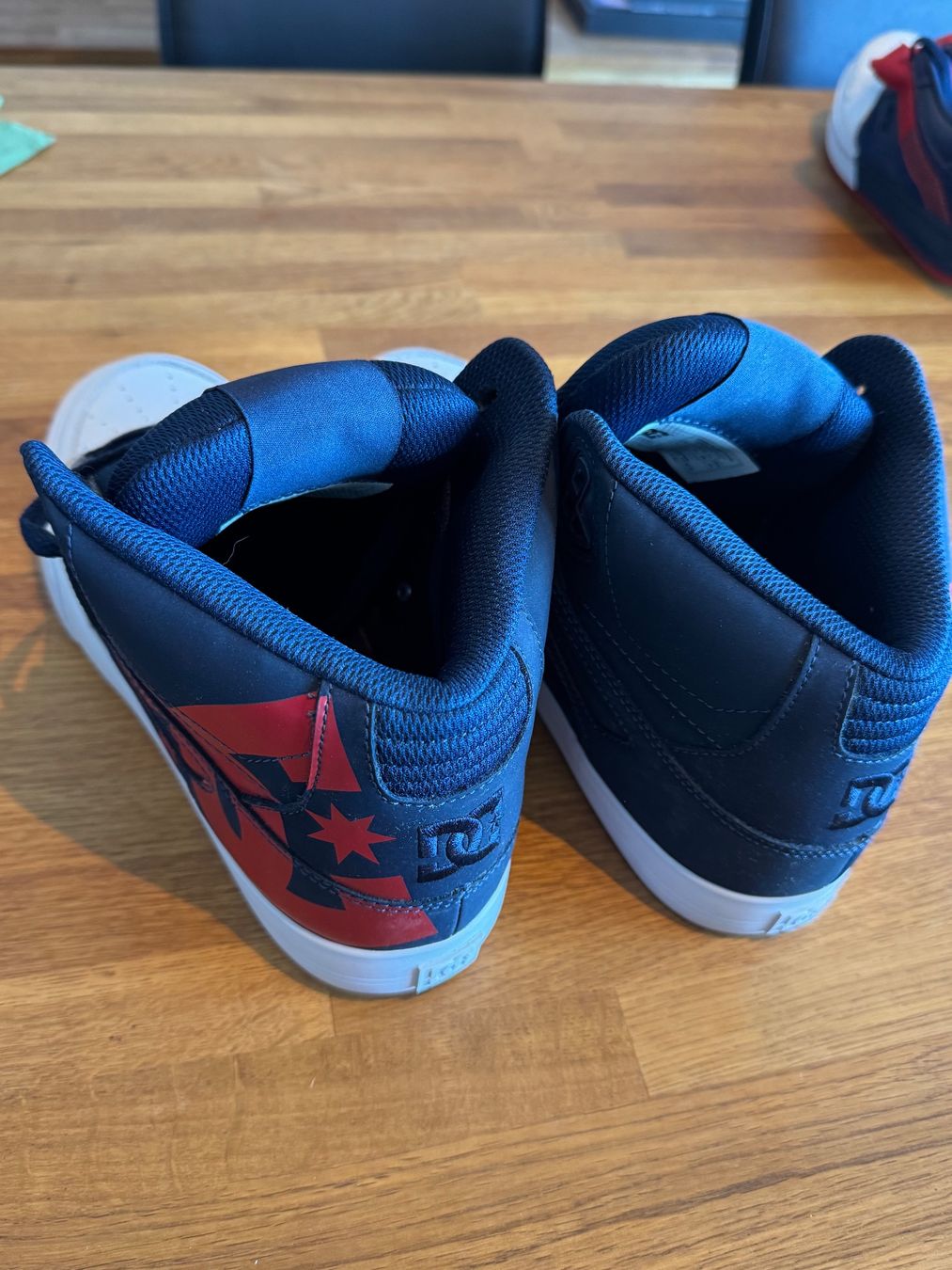 DC shoes Chaussures hommes: DC SHOES 43 – Neuf (Voir description) à Corcelles-Concise par zulu03 2