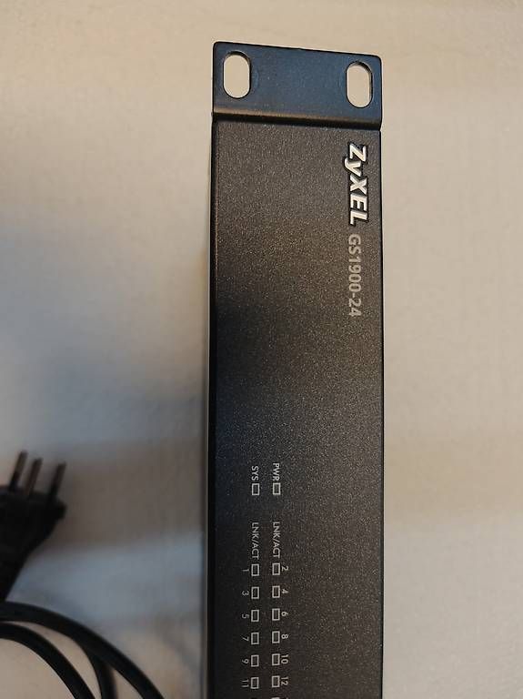 Hubs & Switches: Zyxel Gs1900 24 switch 19 rack – D'occasion à Moosleerau par Philipp2021 1