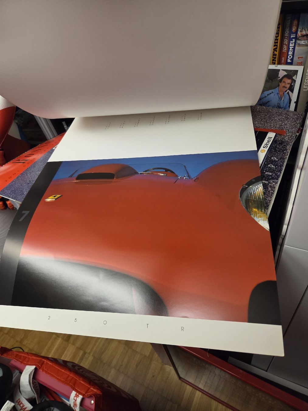 Ferrari Kalender: Ferrari Kalender 1992 leichte Gebrauchsspuren  – Gebraucht aus Wetzikon ZH von AmacherM 7