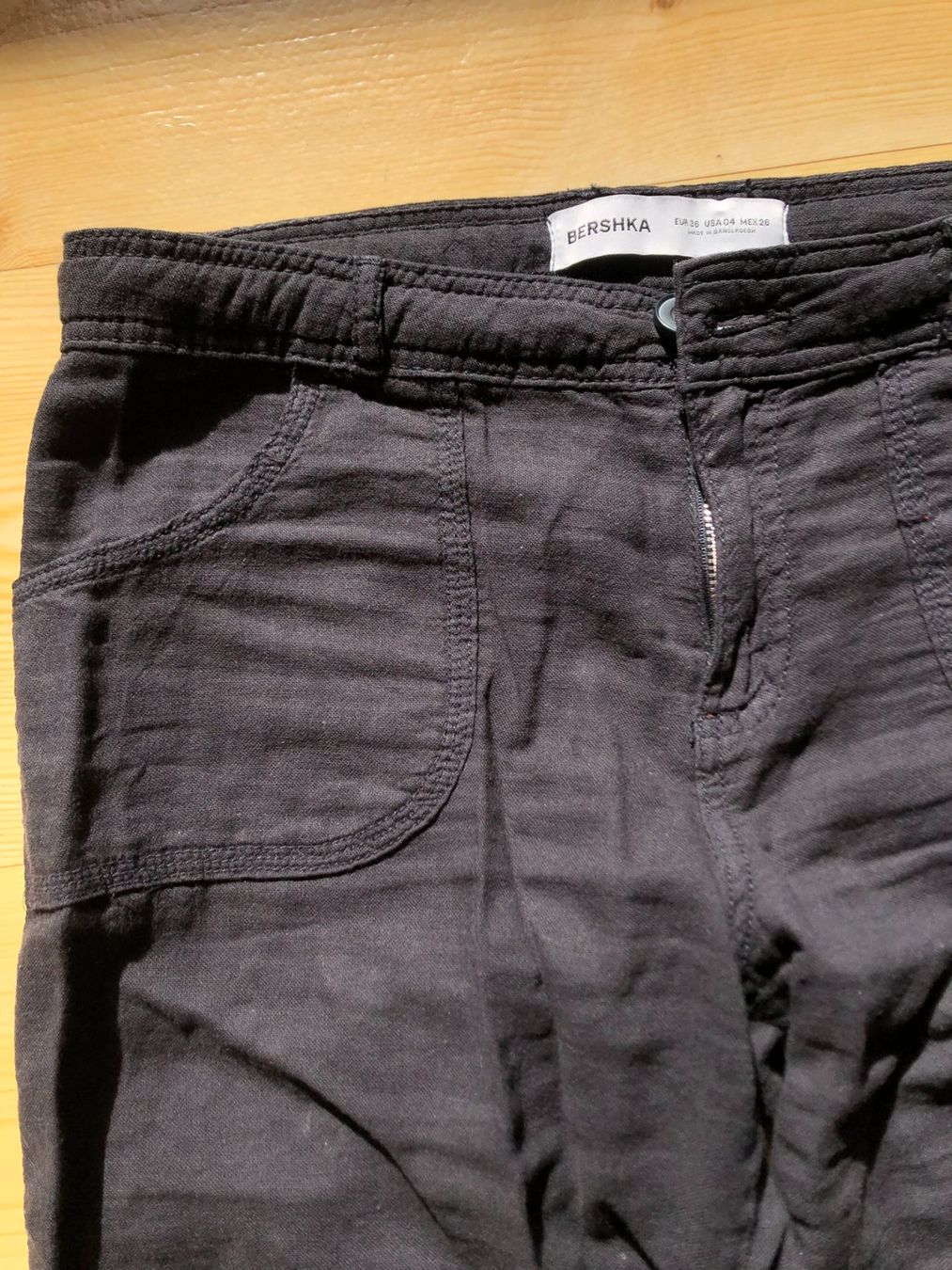 Bershka Hosen: Pantalon cargo bleu marine – Gebraucht aus Bulle von sop_ct6x 1