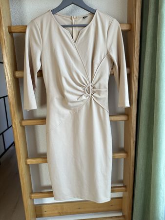 Elegantes Kleid Gr. 36 in Beige