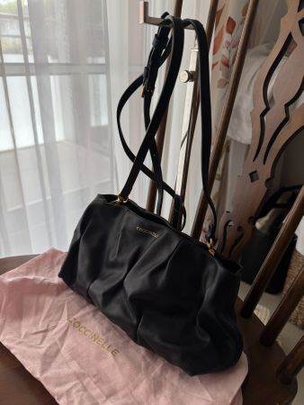 Coccinelle Umhängetasche schwarz t470